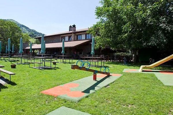  Dónde comer en familia: Asadores y cerveceras con zona infantil cerca de Bilbao