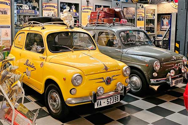  Enjoy the best classic car garage in Europe with your family, in Erandio