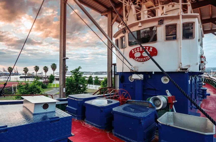  Sail as a family through the history of fishing aboard the Agurtza Museum Ship in Santurtzi