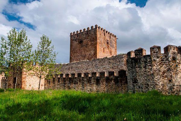  Visit to Muñatones Castle: a journey to the historical past of Bizkaia
