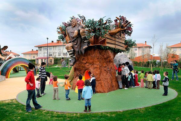  Parque Mitológico cerca de Bilbao: los personajes mitológicos vascos cobran vida en Izenaduba Basoa