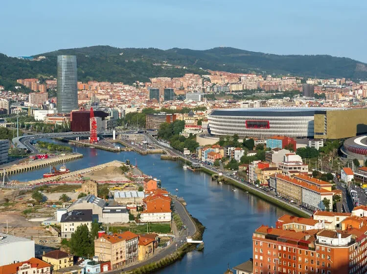  Bilbao from above, four viewpoints to contemplate the city as a family