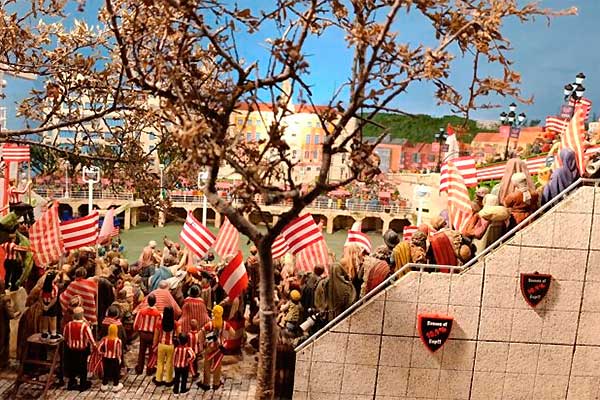  La gabarra se cuela en la tradicional exposición de Belenes del Museo de Pasos de Semana Santa de Bilbao