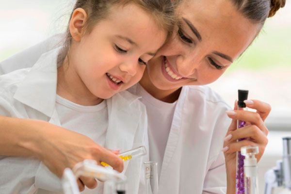  Juego interactivo familiar con motivo del Día de la Mujer y la Niña en la Ciencia