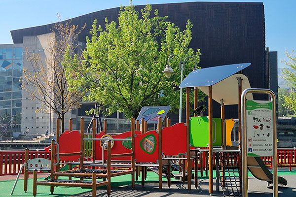  Nuevos parques infantiles en Bilbao: Masustegui y Botika Vieja suman dos nuevas zonas de juego para txikis en la Villa