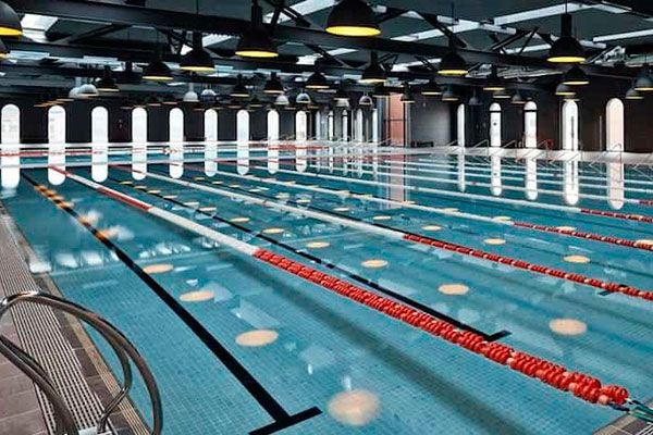  Cursos deportivos de verano en Bilbao: natación para txikis de 4 a 12 años en Azkuna Zentroa
